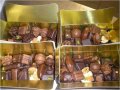 Conditionnement des chocolats en ballotins.